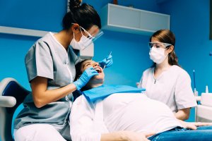 Fațete dentare pentru dinții ciobiți sau spațiați