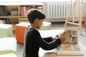 Cum să oferi cadou cărţi cu benzi desenate potrivite pentru copiii de 10-12 ani