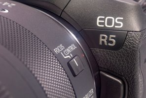 Avantajele aparatelor foto mirrorless în comparație cu cele tradiționale