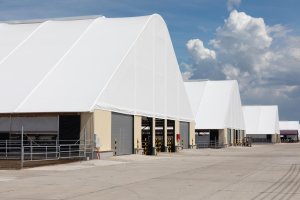Te tentează un cort industrial pentru depozitarea stocurilor?