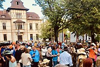 parada-palariilor Concert Aada Milea și Parada Pălăriilor la Câmpulung