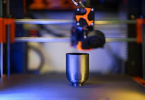 Cum alegi magazinul potrivit pentru o imprimantă 3D? Ghid complet de achiziție