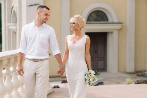 8 modele de rochii de mireasă pentru o nuntă în aer liber
