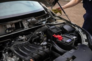 La cât timp trebuie schimbată bateria mașinii? Sfaturi esențiale pentru întreținerea automobilului tău