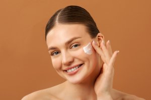 Ten gras și pori dilatați? Cele mai eficiente produse pentru ten gras și exces de sebum