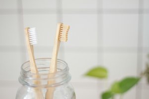 Obiceiuri simple, efecte vizibile: cum îți menții dinții sănătoși zi de zi