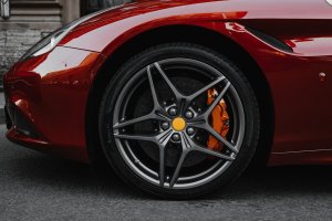 Anvelope auto ieftine, cum cumperi fără să compromiți siguranța