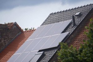 Cum cresc panourile fotovoltaice valoarea unei case: de la facturi mai mici la acces mai ușor la credit