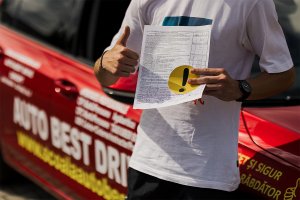 Cum poți lua permisul categoria B din prima. Ghidul unui cursant care a trecut prin asta