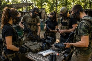 Cât costă să începi airsoftul? Ghid pentru un echipament accesibil