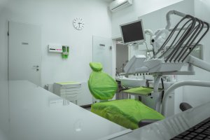 Consultul dentar complet: ce verifică medicul și de ce
