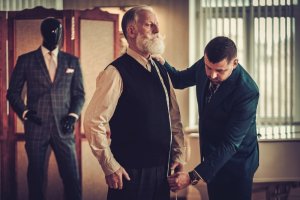 Costume la comandă și pachete de ceremonie: cum construiești o ținută completă pentru un eveniment important