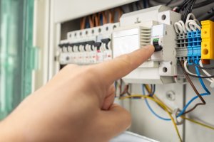 Disjunctoare si sigurante: cum protejezi corect instalatia electrica a casei tale