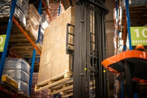 Obligațiile companiei la achiziția transpaletului electric cu catarg pentru a evita amenzile ITM și ISCIR