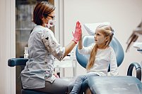 cum-alegi-un-dentist-pentru-copii-in-sibiu Cum alegi un dentist pentru copii în Sibiu fără să faci din primul consult o traumă, ce face diferit Smiles by Dr. Buza