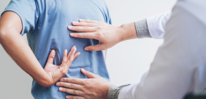 Dureri de spate persistente la pacienții oncologici: când trebuie discutate cu medicul