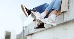 Încălțăminte pentru un stil de viață activ: cum o alegi, cum o porți și cum o întreții corect