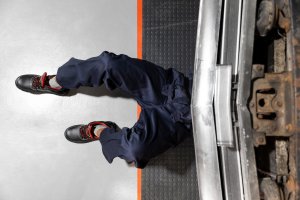 Are vreo importanță dacă pantalonii de lucru ai angajaților sunt largi sau cambrați?!
