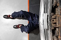 pantaloni-de-lucru Are vreo importanță dacă pantalonii de lucru ai angajaților sunt largi sau cambrați?!