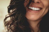 implanturile-dentare-asistate-de-laser Implantul înlocuiește dintele pierdut, iar gingia are nevoie de grijă în continuare
