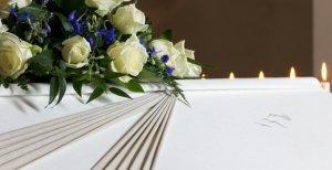 Servicii funerare complete în Brașov: ce primește familia într-un singur telefon