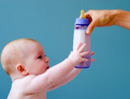 Alaptare versus formula de  lapte praf