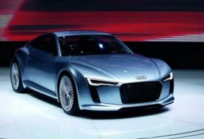 Audi prezinta la Paris conceptul R4 e-Tron roadster