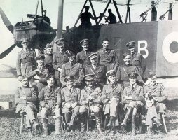 Baza Royal Air Force bantuita de fantoma unui caine?