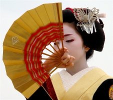 Dansul traditional japonez cu evantaiul